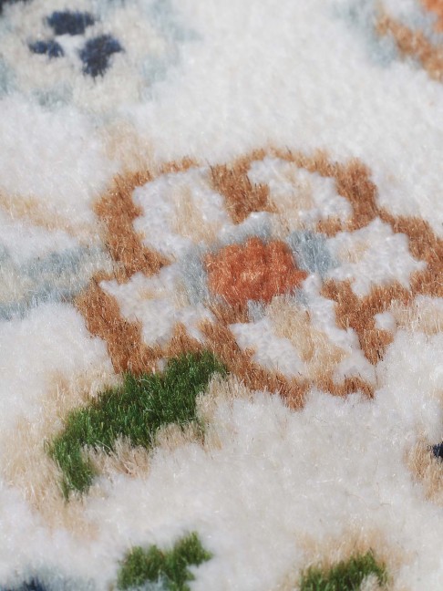 Tapete Persa Nain Cru e Bege