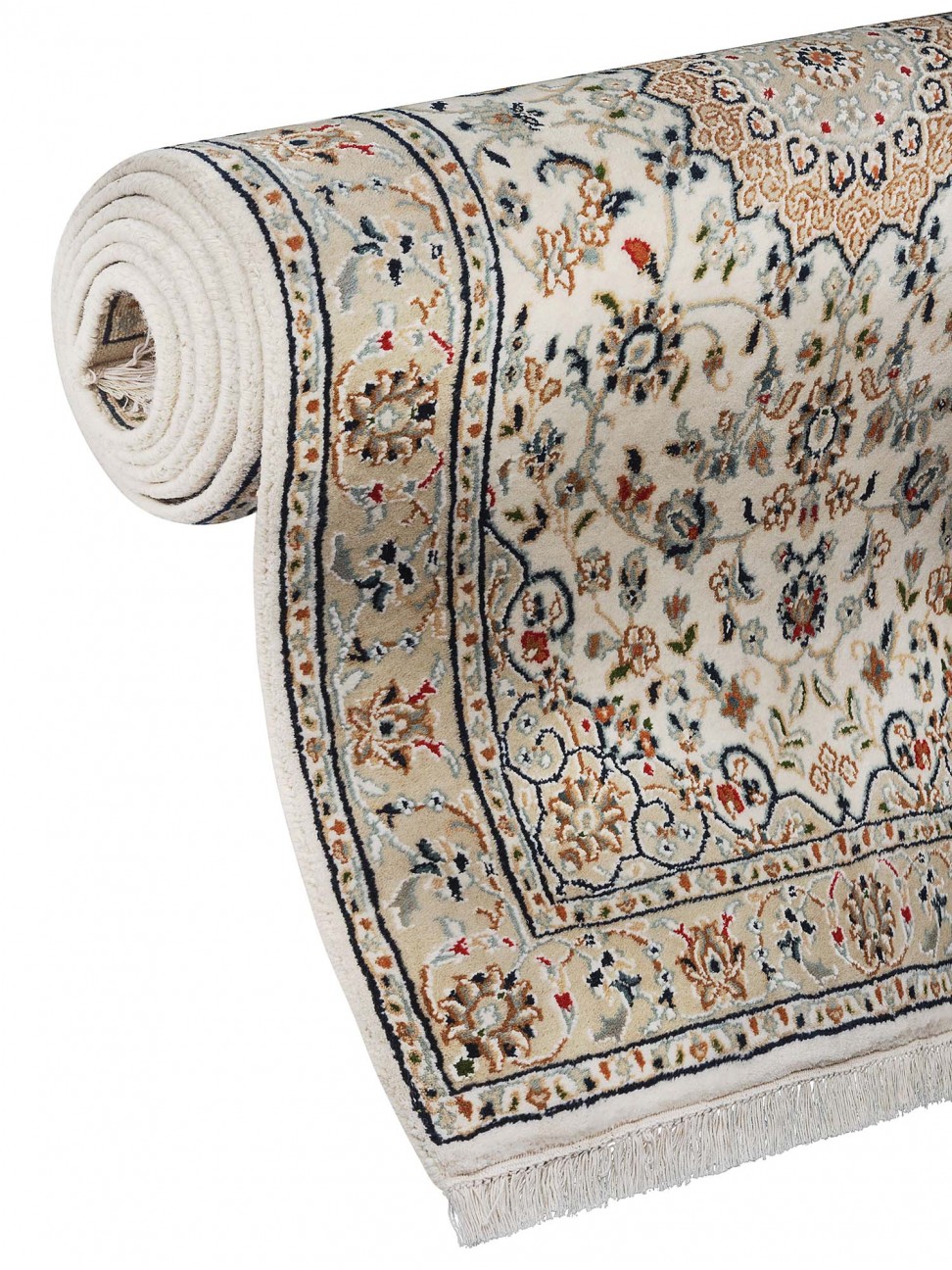 Tapete Persa Nain Cru e Bege